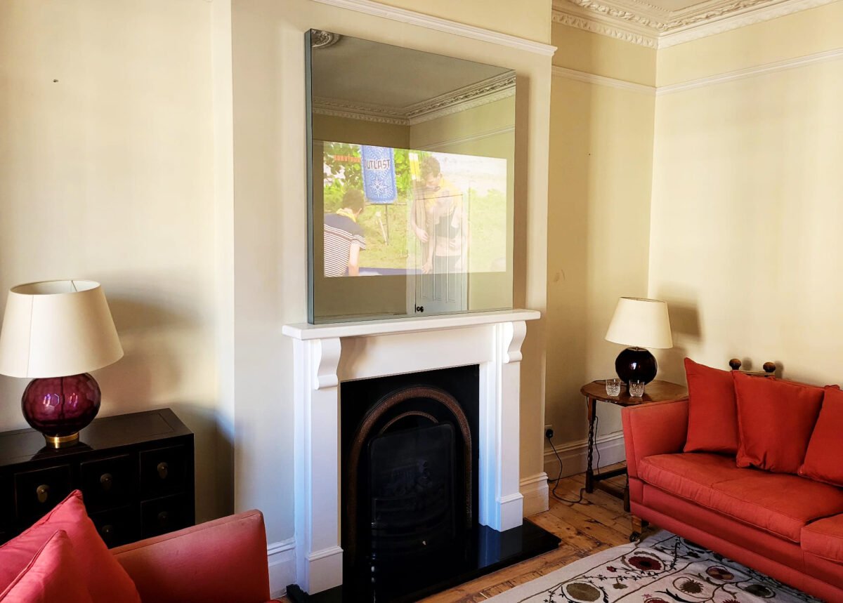 Portrait Frameless Mirror TV With Vanity Dielectric Mirror TV Glass and Side Depths